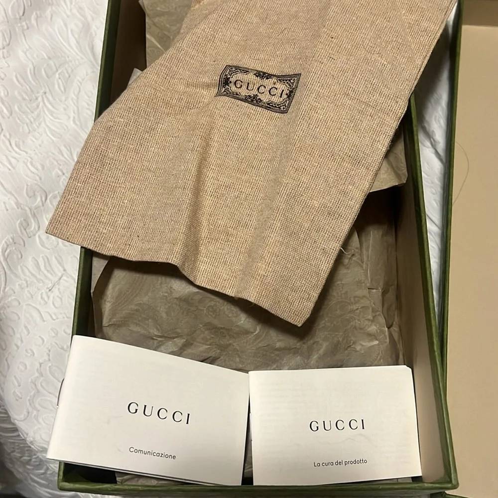 Gucci thong sandals size 37 - Picture 4 of 4